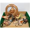 Image 1 : ASSORTMENT WITH ROOSTER FIGURES