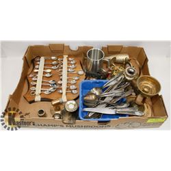 ASSORTMENT OF SILVER AND STAINLESS STEEL SPOON