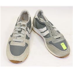 KIDS RUNNERS GREY SIZE 3 SHOES
