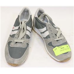 KIDS RUNNERS GREY SIZE 3 SHOES