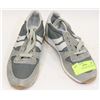 Image 1 : KIDS RUNNERS GREY SIZE 3 SHOES