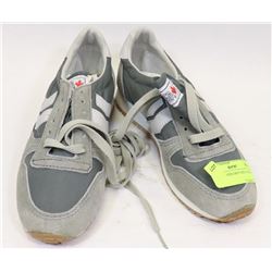 KIDS RUNNERS GREY SIZE 5 SHOES