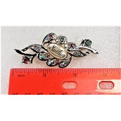 4)  VINTAGE BROOCH FEATURING MOTHER