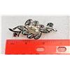 Image 1 : 4)  VINTAGE BROOCH FEATURING MOTHER