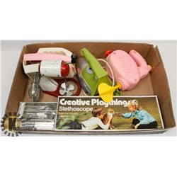 FLAT OF VINTAGE 1970'S TOYS - MATTEL, CREATIVE &