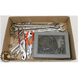 LARGE FLAT OF ESTATE TOOLS