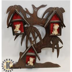 VINTAGE 3 LITTLE PIGS DISPLAY ON HANGING TREE