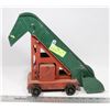Image 1 : 1950S PRESSED STEEL GRAIN ELEVATOR TOY.