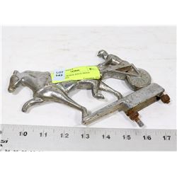 VINTAGE HORSE RACE HOOD ORNAMENT.