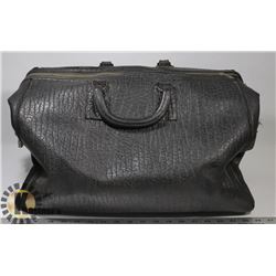 ANTIQUE DOCTORS BAG.