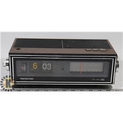 CLASSIC FLIP DIAL CLOCK RADIO.