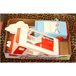 1972 WEEBLES CAMP-ABOUT TRAILER, CAR & PULL BEHIND