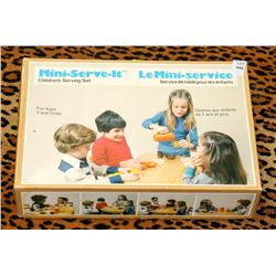 VINTAGE 1980 MINI SERVE IT CHILDREN TUPPERWARE SET