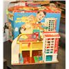 Image 1 : 1970 VINTAGE FISHER-PRICE ACTION GARAGE