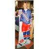 Image 1 : 6FT WAYNE GRETZKY POST FLOOR STANDING CUTOUT