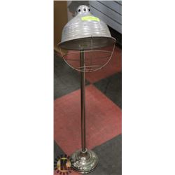 VINTAGE PHOTOGRAPHY STUDIO LAMP.
