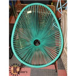 TRENDY GREEN WROUGHT IRON 3 FOOTED LOUNGE