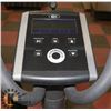 Image 2 : ES ELIPTICAL TRAINER.
