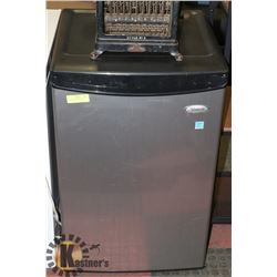 WHIRLPOOL S/S BAR FRIDGE.