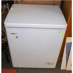 APARTMENT SIZE DEEP FREEZE 27"X21"X30",