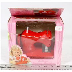 VINTAGE HAND OPERATED ANTIQUE SEWING MACHINE IN