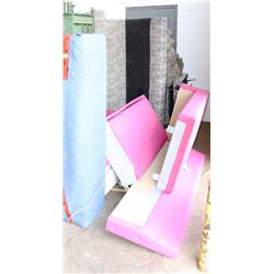 PALLET WITH HUTCH TOP AND SECTIONALS.