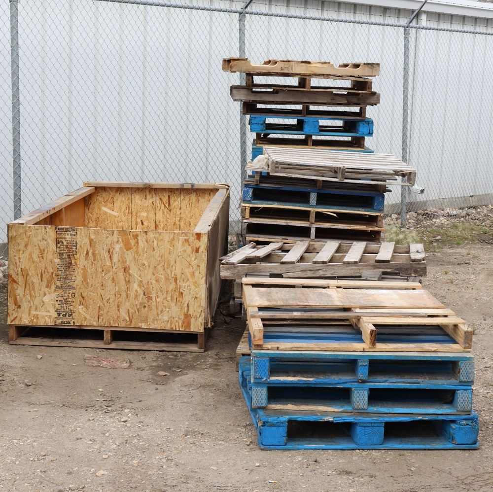 LARGE LOT OF WOOD PALLETS W/1 CRATE Kastner Auctions