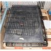 Image 1 : LARGE PET KENNEL.