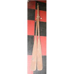 PAIR OF ANTIQUE WOODEN OARS.