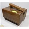 Image 1 : VINTAGE SHOE SHINE KIT.