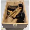 Image 2 : VINTAGE SHOE SHINE KIT.
