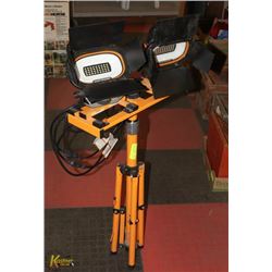 2 HALOGEN LIGHTS ON STAND - LED MASTERGRIP WORK