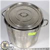 Image 1 : SOUP POT WITH LID.