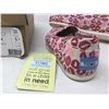 Image 2 : Ladies Toms Shoes- Classic Pink Lips Size 5.5