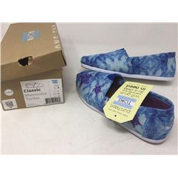 Ladies Toms Shoes- Classic Watercolor Turtles Size 5.5