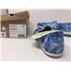 Image 2 : Ladies Toms Shoes- Classic Watercolor Turtles Size 5.5