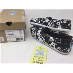 Ladies Toms Shoes- Classic Black & White Tropical Print Size 5.5