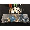 Image 2 : STAR WARS ACTION FIGURE LOT W/ WEAPONS & ACCESSORIES