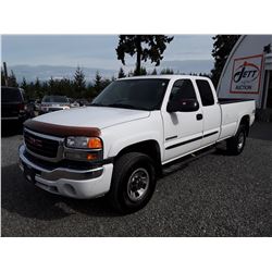 K3 --  2005 GMC SIERRA 3500 , White , 352922  KM's