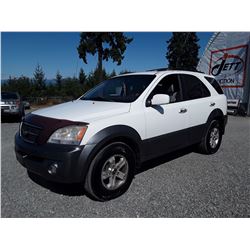 D1 --  2005 KIA SORENTO  , White , 241463  KM's