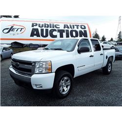H1 --  2008 CHEVROLET SILVERADO CREW CAB , White , 170998  KM's