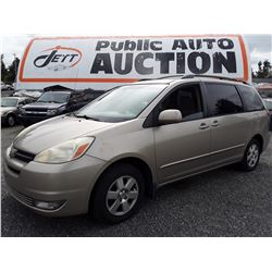 M3 --  2004 TOYOTA SIENNA CE  , Brown , 277477  KM's