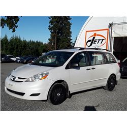 M5 --  2008 TOYOTA SIENNA , White , 341993  KM'