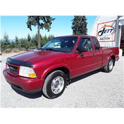 F6 --  2001 GMC SONOMA , Red , 239186  KM's