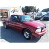 Image 2 : F6 --  2001 GMC SONOMA , Red , 239186  KM's