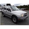 Image 2 : I6 --  2001 CHEVROLET TRACKER  , Silver , 216258  KM's