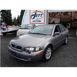 M6 --  2004 VOLVO S40 1.9T  , Brown , 160579  KM's