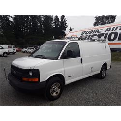 I1 --  2004 CHEVROLET EXPRESS G2500 , White , 317344  KM's