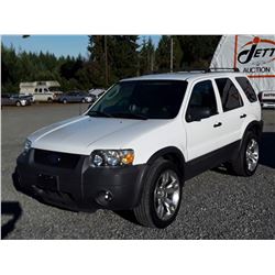 P2 --  2006 FORD ESCAPE XLT  , White , 218874  KM's