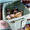 Image 1 : TOTE OF SHOP FLUIDS AND SPRAYS